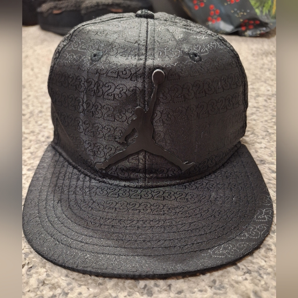 Jordan Jumpan Metal Logo Youth Cap 24 All Over Print Snapback Black